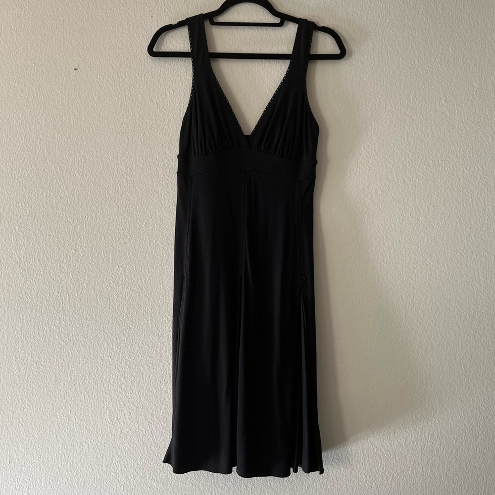 Black Susana Monaco Flared Hem V-Neck Dress, size Medium